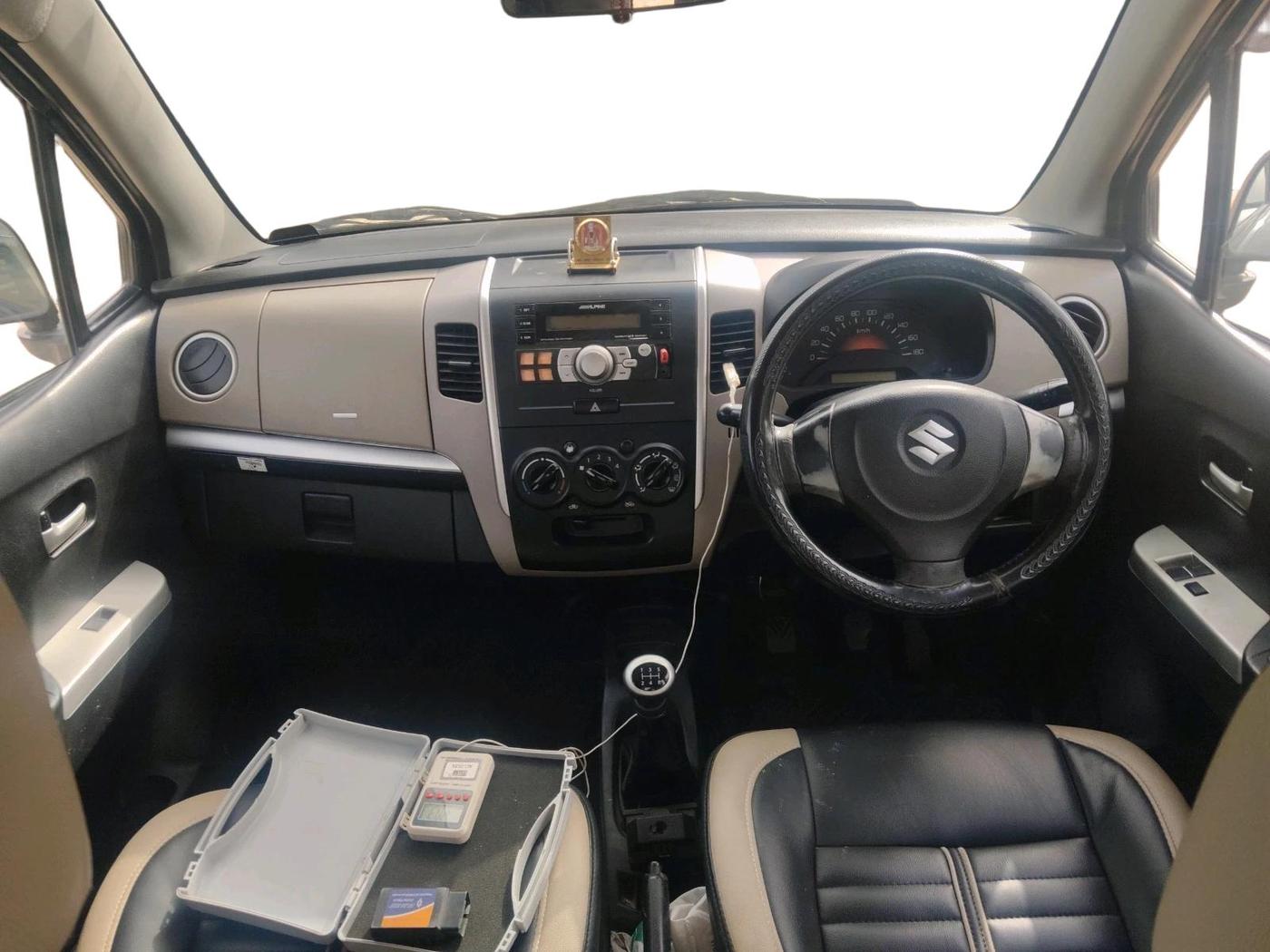 2013 Maruti Wagon R 1.0 LXI CNG, CNG, Manual, 1,33,787 km, interior
