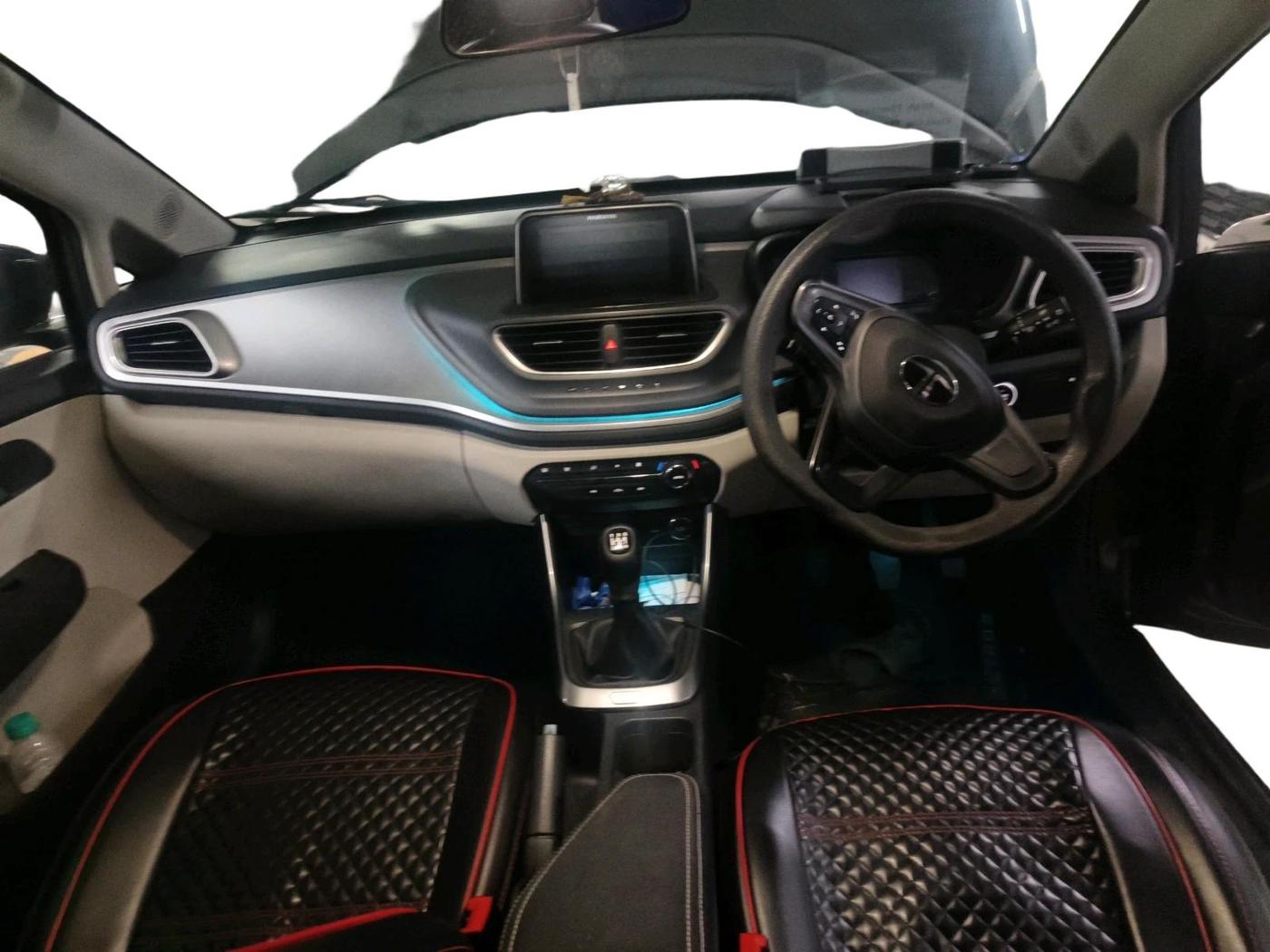 2025 Tata ALTROZ XZ CNG, CNG, Manual, 36,529 km, interior