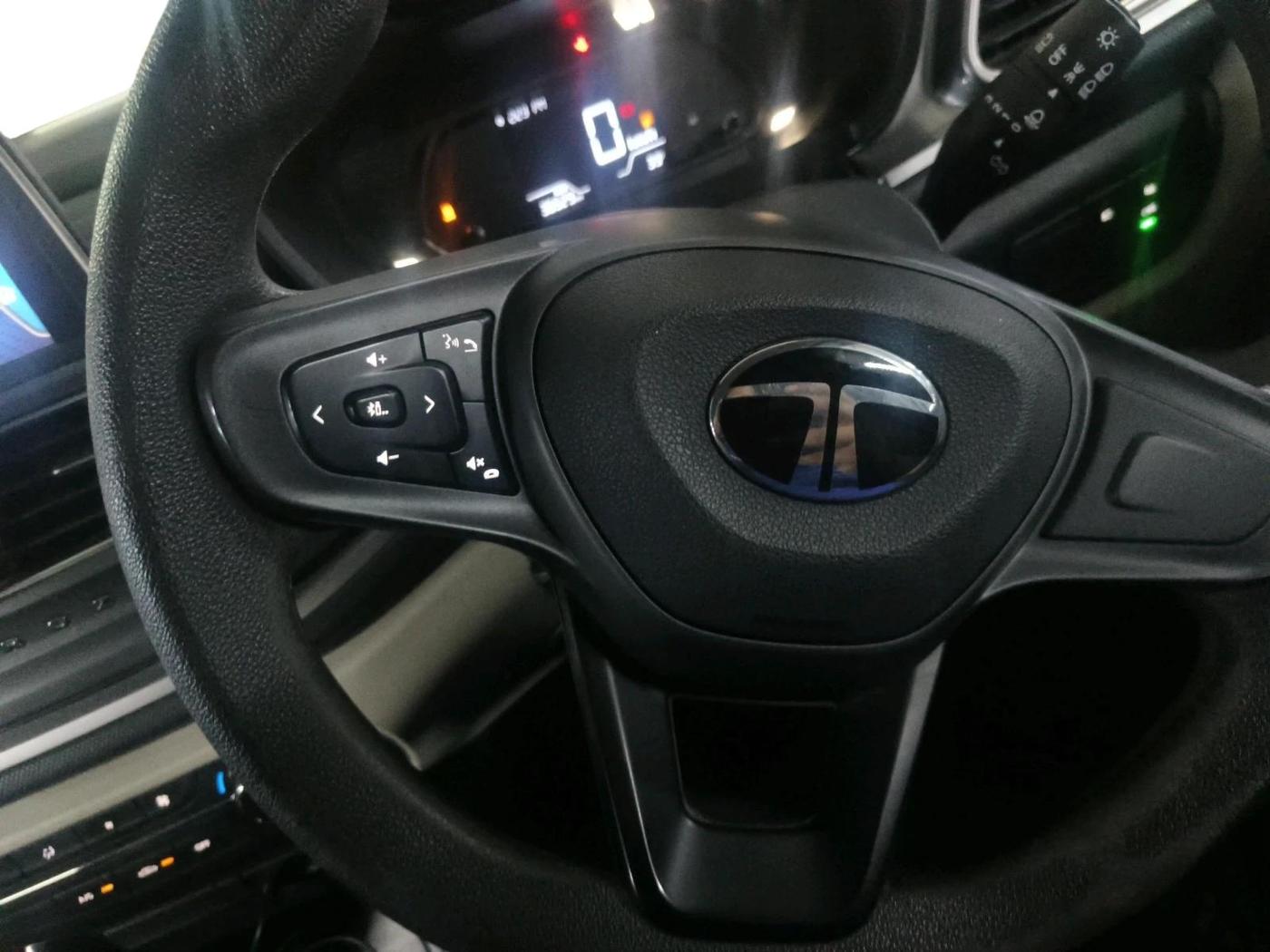 2025 Tata ALTROZ XZ CNG, CNG, Manual, 36,529 km, interior