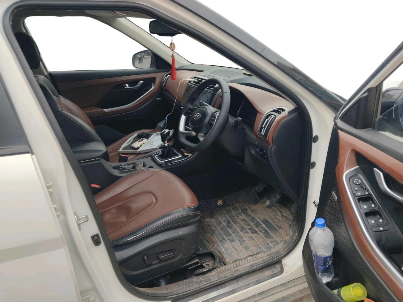 2023 Hyundai ALCAZAR PLATINUM 1.5 TURBO PETROL MT 7STR, Petrol, Manual, 69,403 km, interior