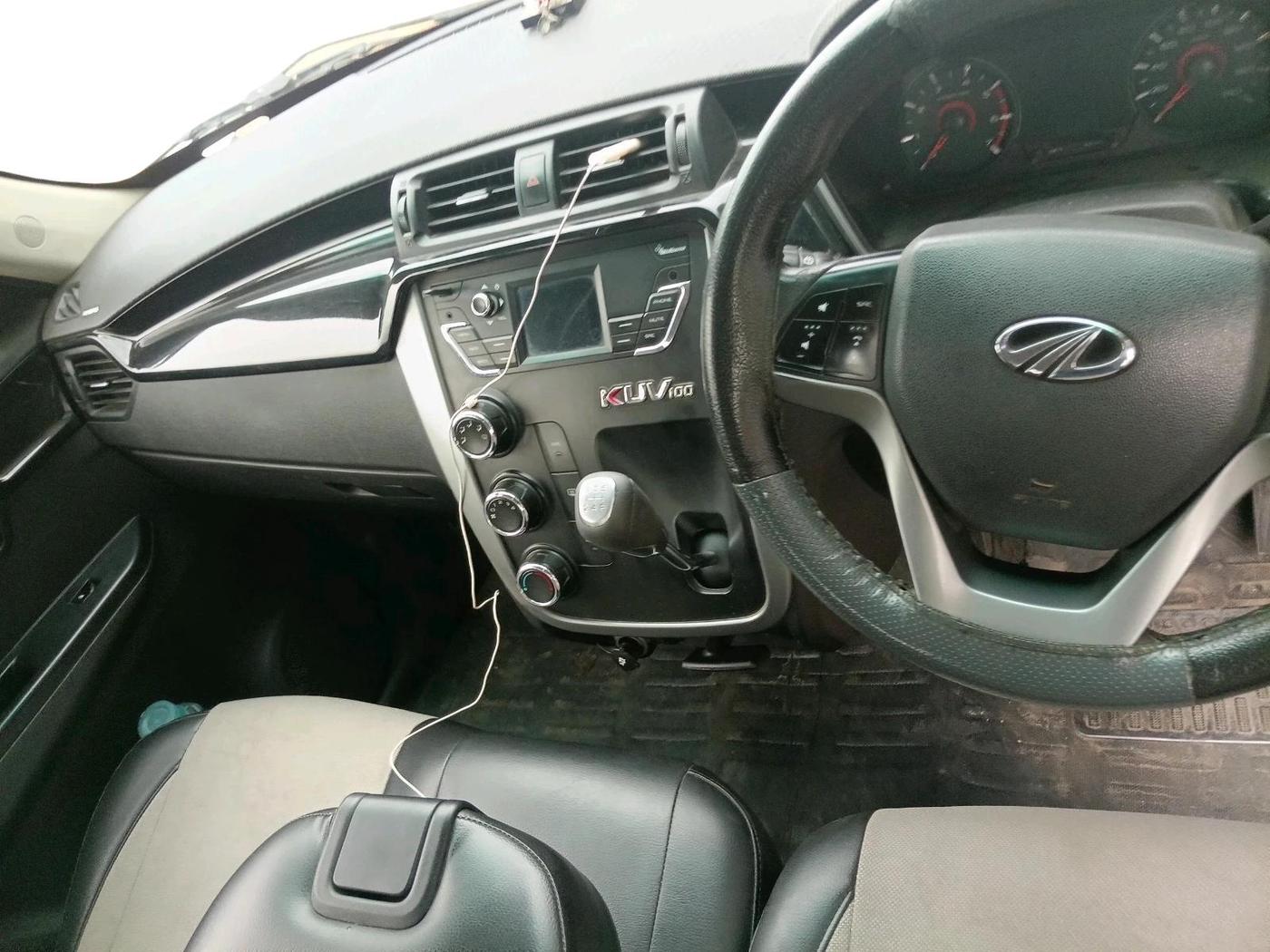 2017 Mahindra Kuv100 K8 6 STR, CNG, Manual, 72,548 km, interior