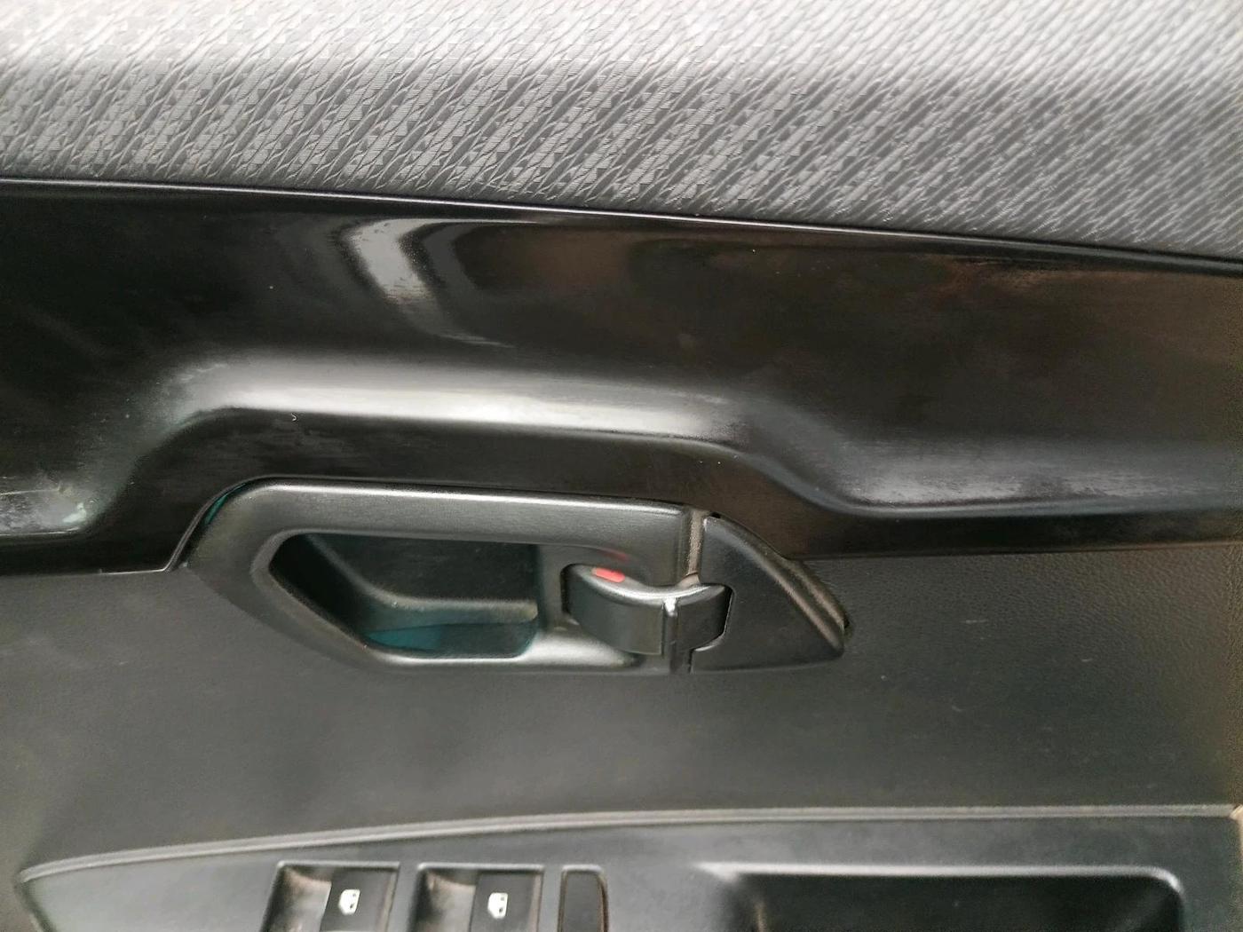 2017 Mahindra Kuv100 K8 6 STR, CNG, Manual, 72,548 km, interior
