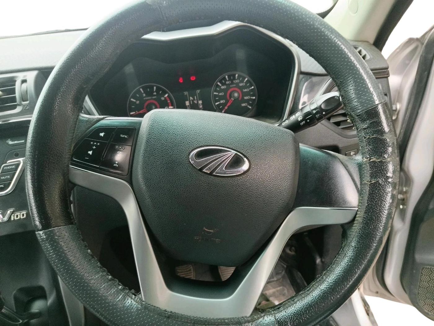 2017 Mahindra Kuv100 K8 6 STR, CNG, Manual, 72,548 km, interior