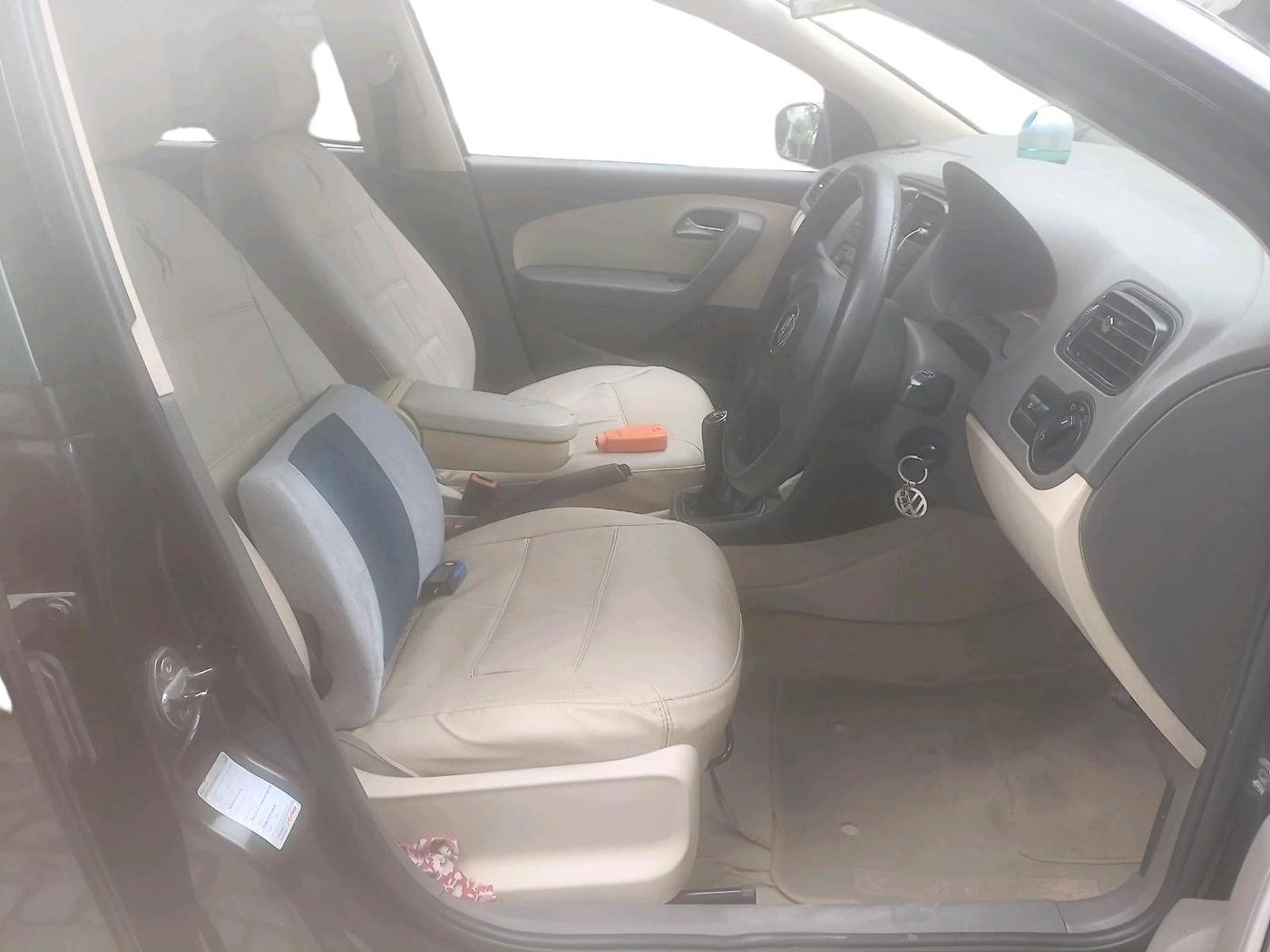 2011 Volkswagen Vento TRENDLINE 1.6, Petrol, Manual, 1,19,456 km, interior