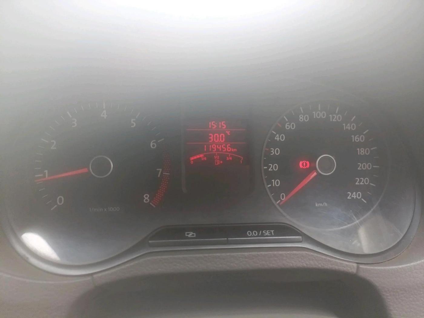 2011 Volkswagen Vento TRENDLINE 1.6, Petrol, Manual, 1,19,456 km, interior