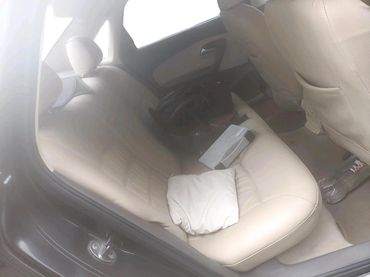 2011 Volkswagen Vento TRENDLINE 1.6, Petrol, Manual, 1,19,456 km, interior