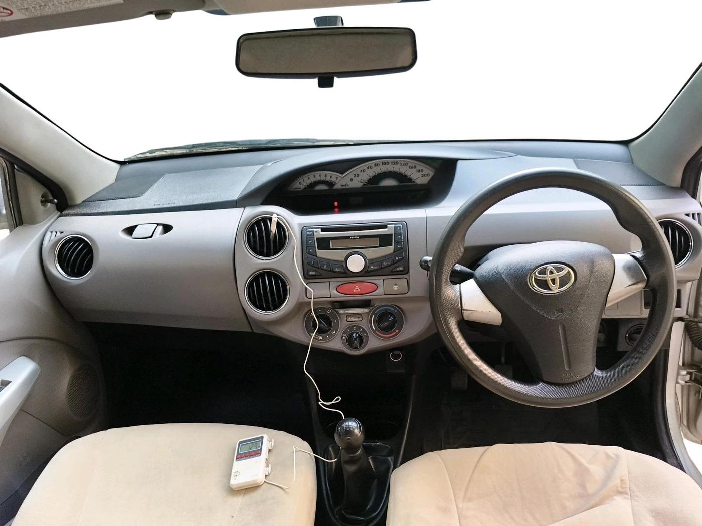 2011 Toyota Etios Liva V, Petrol, Manual, 68,287 km, interior
