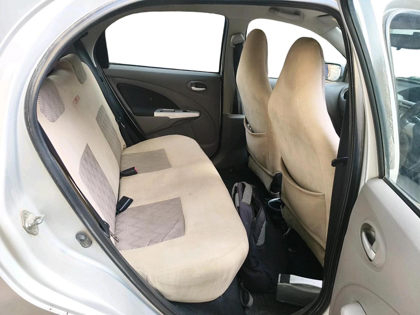 2011 Toyota Etios Liva V, Petrol, Manual, 68,287 km, interior