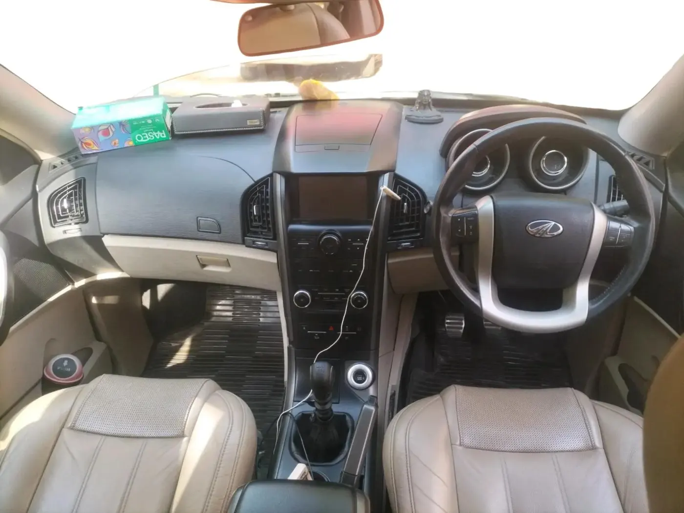 2016 Mahindra XUV500 W10, Diesel, Manual, 59,600 km, interior