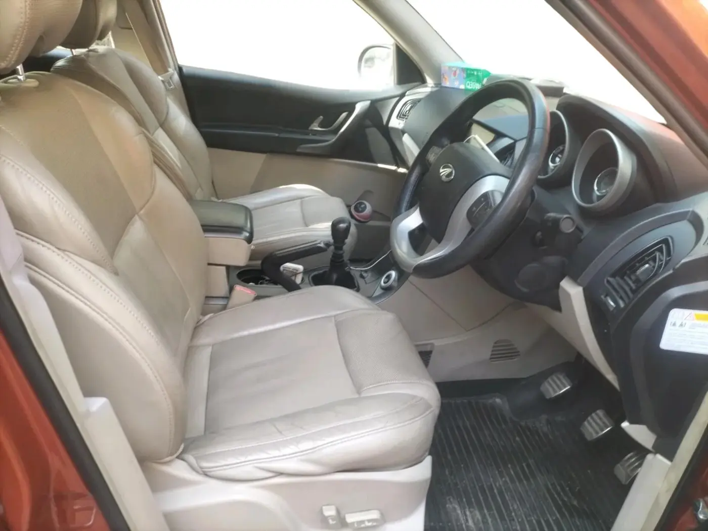 2016 Mahindra XUV500 W10, Diesel, Manual, 59,600 km, interior