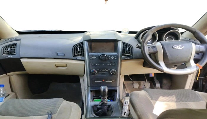 2016 Mahindra XUV500 W6, Diesel, Manual, 2,34,652 km, interior