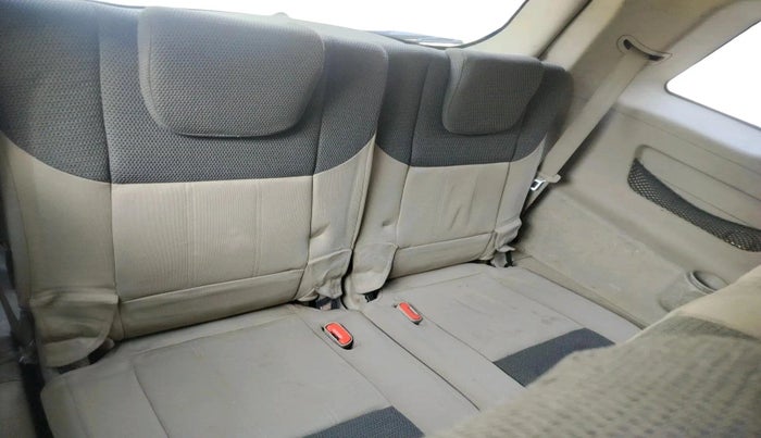 2016 Mahindra XUV500 W6, Diesel, Manual, 2,34,652 km, interior