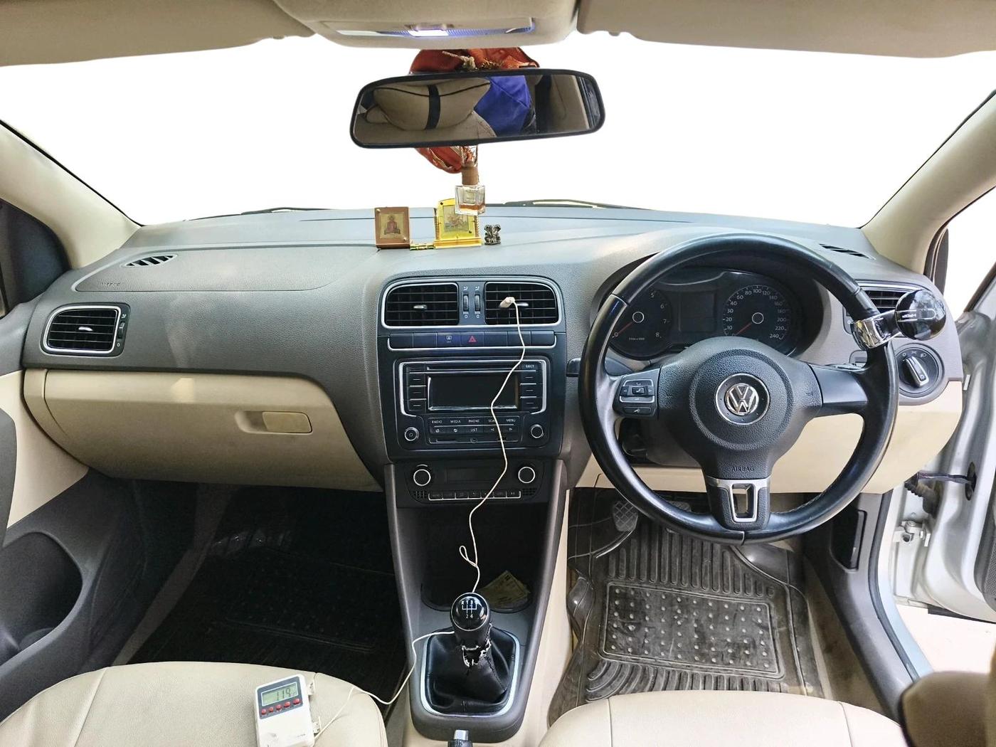 2014 Volkswagen Vento HIGHLINE 1.6 MPI, Petrol, Manual, 1,01,527 km, interior