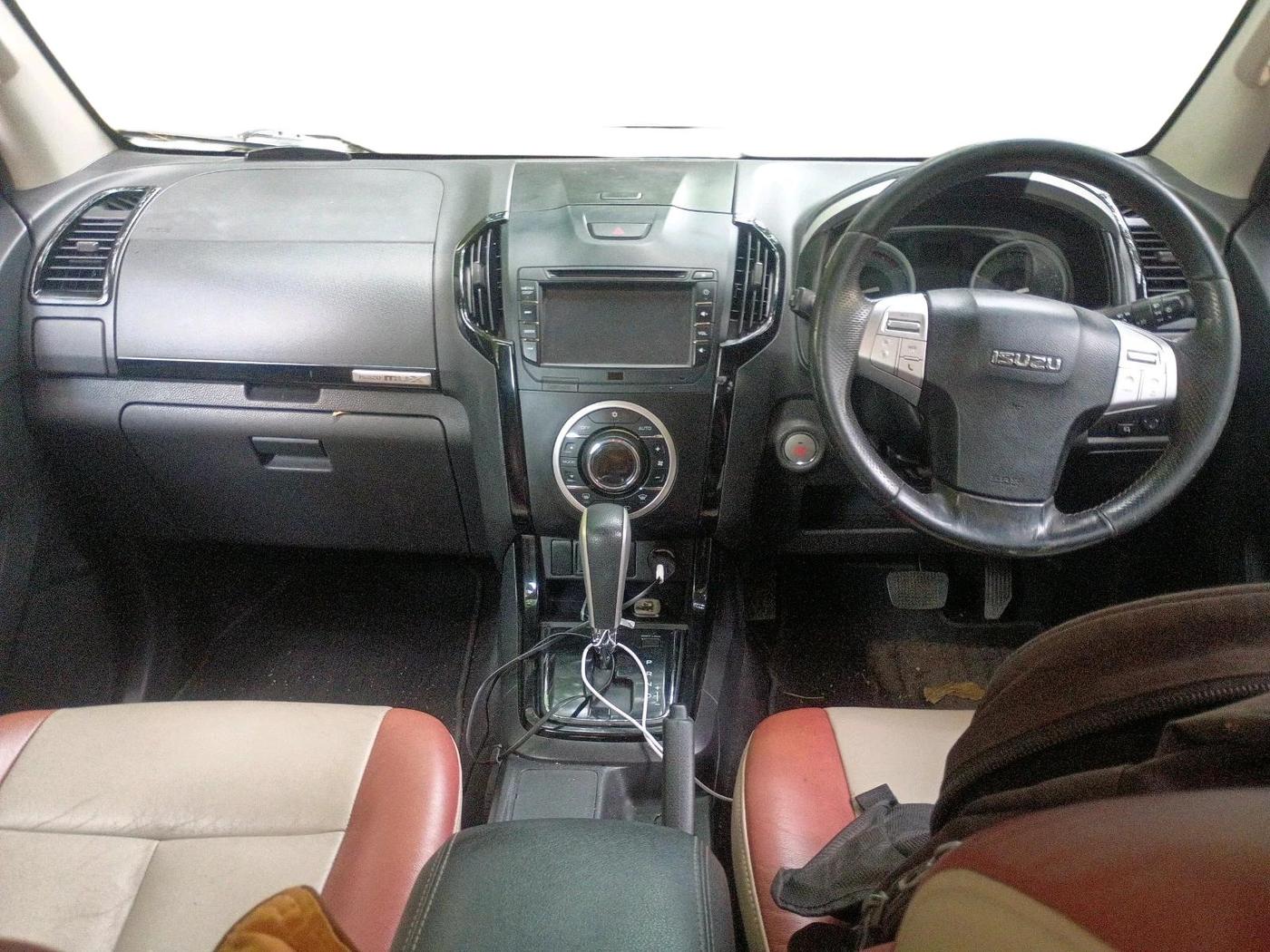 2017 ISUZU MU-X 4x2 AT, Diesel, Automatic, 1,01,540 km, interior