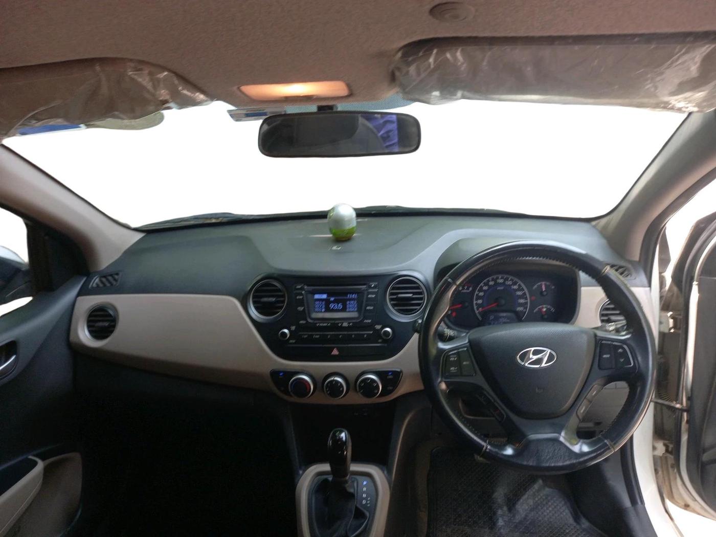 2015 Hyundai Grand i10 ASTA AT 1.2 KAPPA VTVT, Petrol, Automatic, 31,572 km, interior