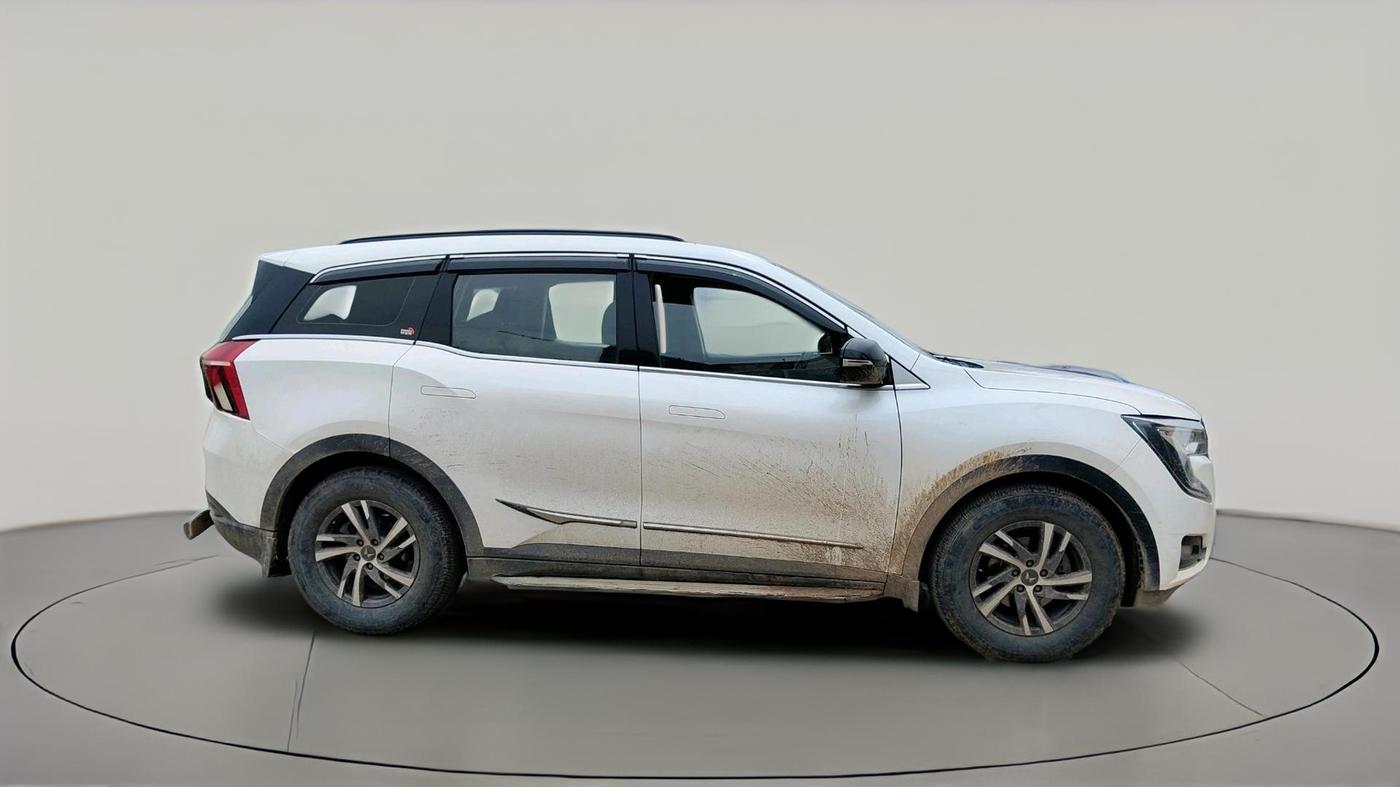 2022 Mahindra XUV700 AX 5 P MT 7 STR, Petrol, Manual, 45,313 km, exterior