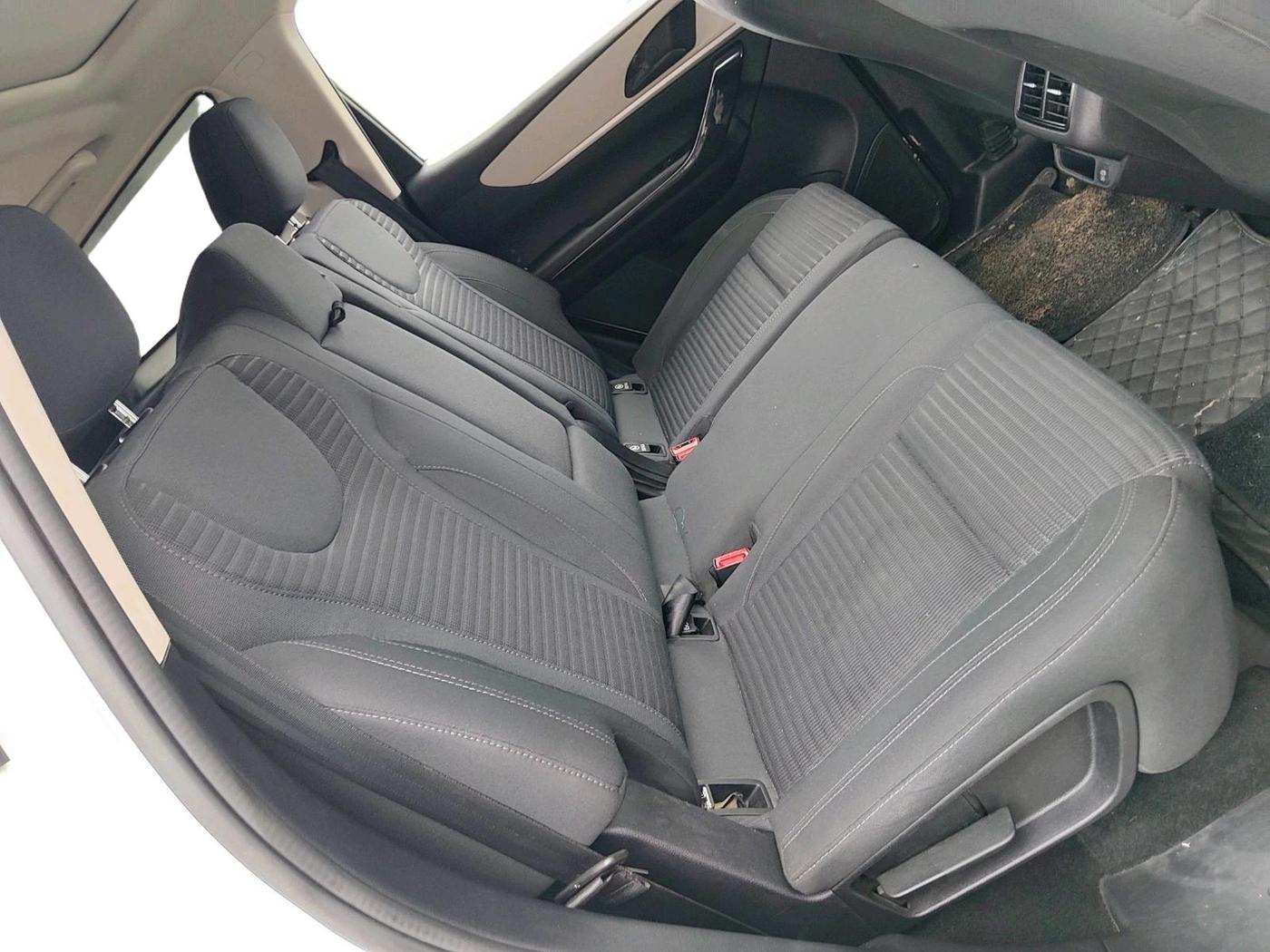 2022 Mahindra XUV700 AX 5 P MT 7 STR, Petrol, Manual, 45,313 km, interior