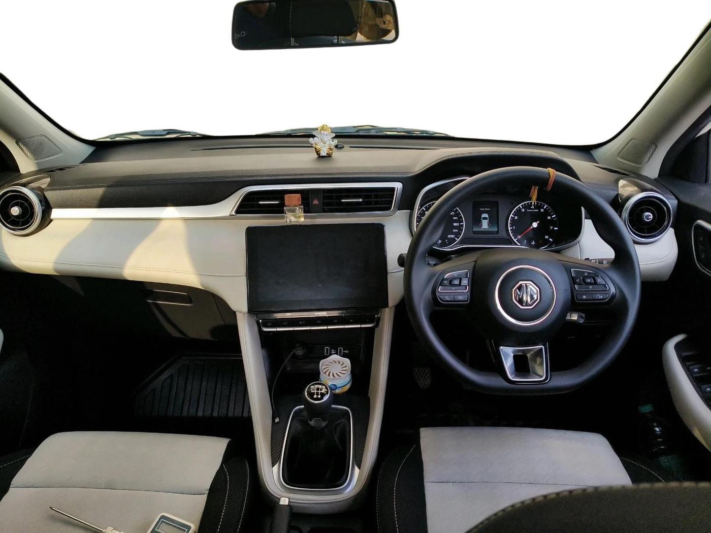 2025 MG ASTOR Sprint 1.5 MT (Ivory), Petrol, Manual, 7,406 km, interior