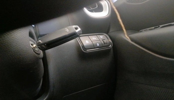 2024 KIA SONET HTK (O) 1.2 Petrol MT, Petrol, Manual, 25,605 km, interior