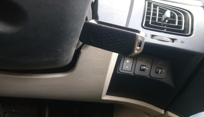 2018 Mahindra XUV500 W6 1.99, Diesel, Manual, 70,325 km, interior