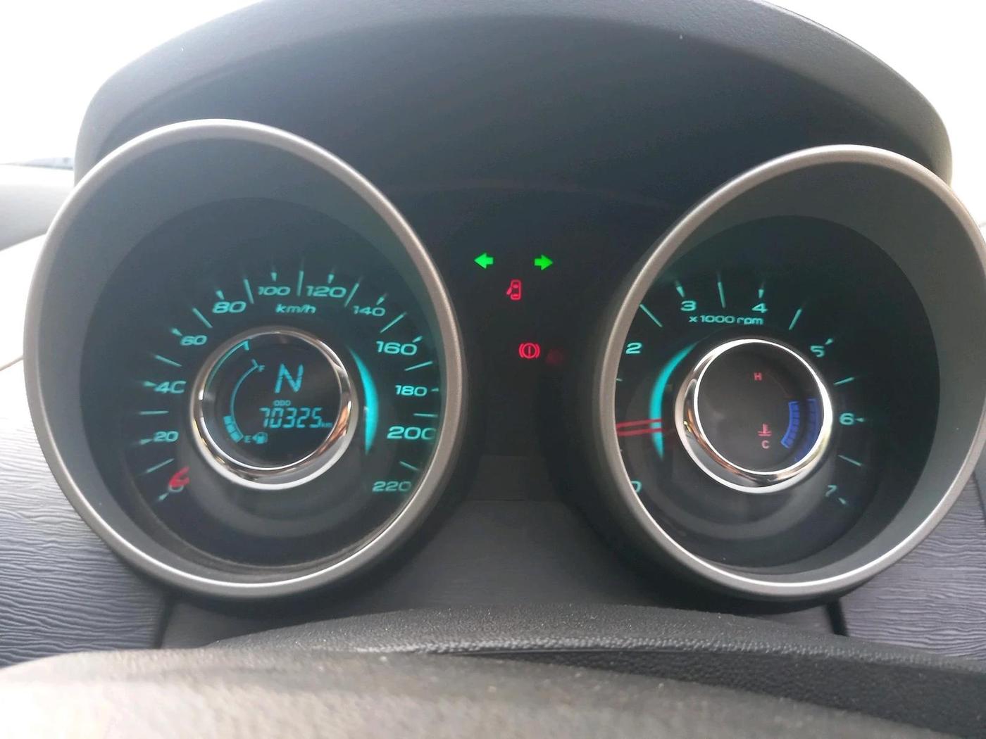2018 Mahindra XUV500 W6 1.99, Diesel, Manual, 70,325 km, interior