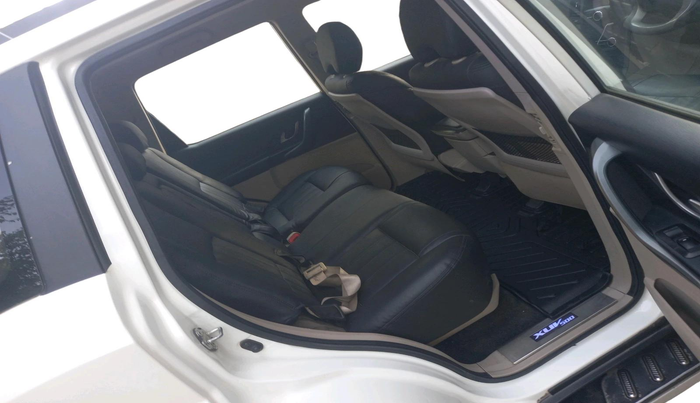2018 Mahindra XUV500 W6 1.99, Diesel, Manual, 70,325 km, interior
