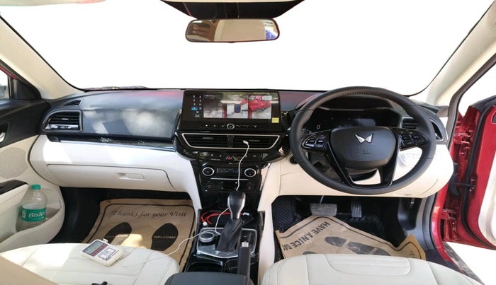 2025 Mahindra XUV 3XO AX5 1.2 L TCMPFI AT, Petrol, Automatic, 4,042 km, interior