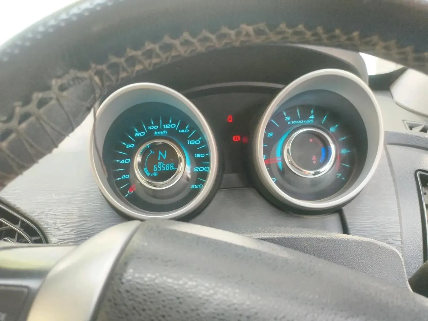 2017 Mahindra XUV500 W6 1.99, Diesel, Manual, 69,588 km, interior