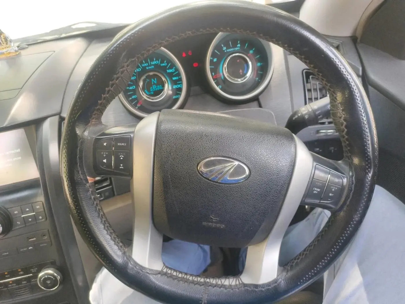 2017 Mahindra XUV500 W6 1.99, Diesel, Manual, 69,588 km, interior
