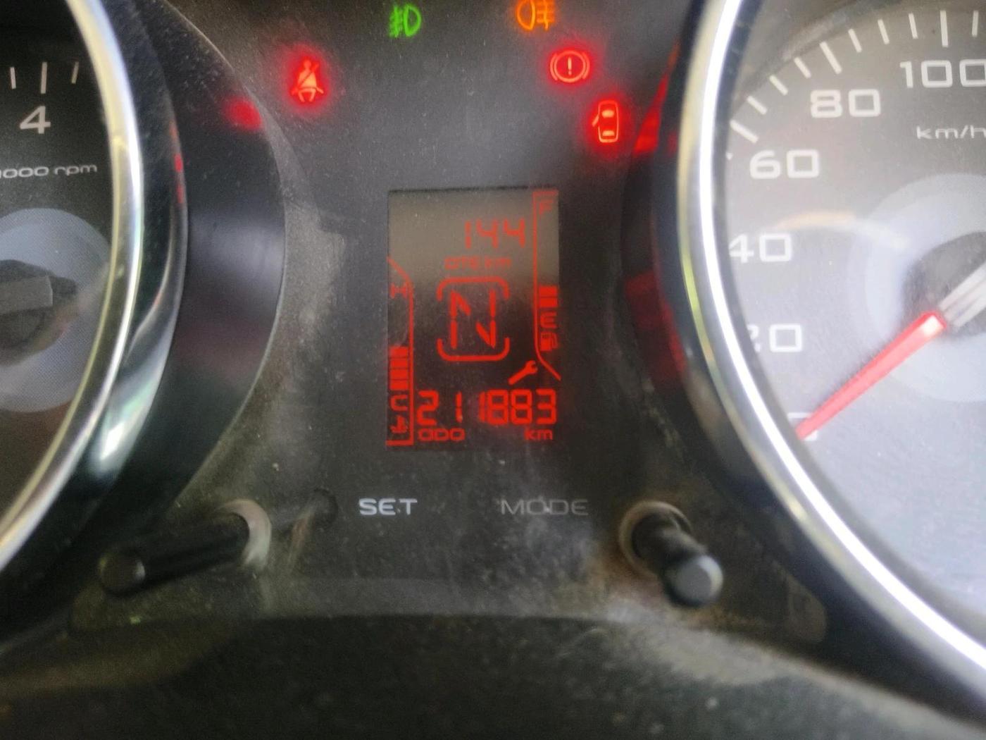 2017 Mahindra TUV300 T8, Diesel, Manual, 2,11,883 km, interior