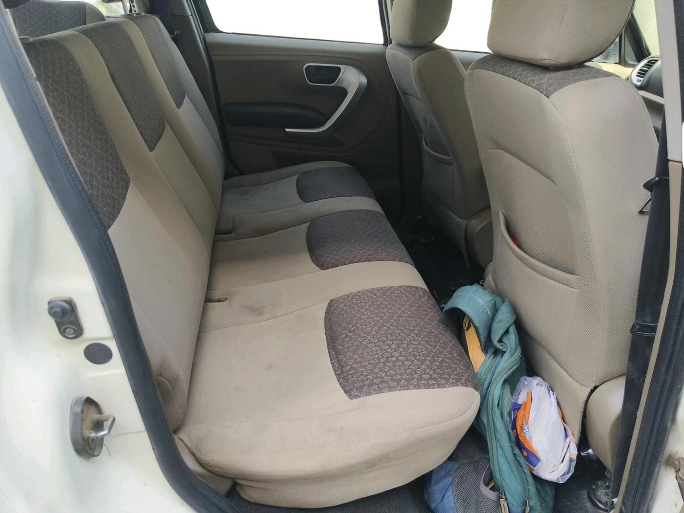 2017 Mahindra TUV300 T8, Diesel, Manual, 2,11,883 km, interior