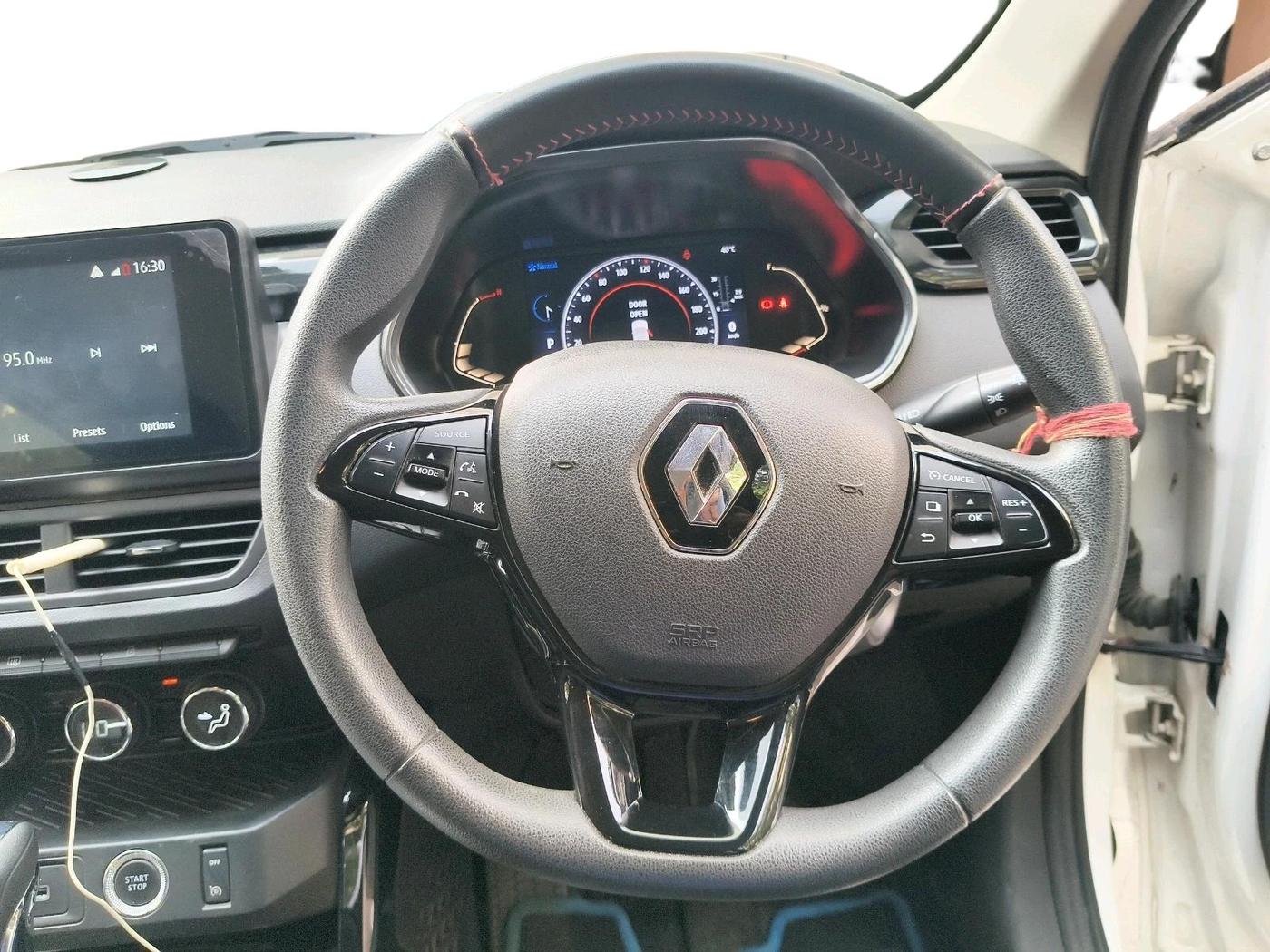 2022 Renault Kiger RXZ TURBO CVT DUAL TONE, Petrol, Automatic, 33,280 km, interior