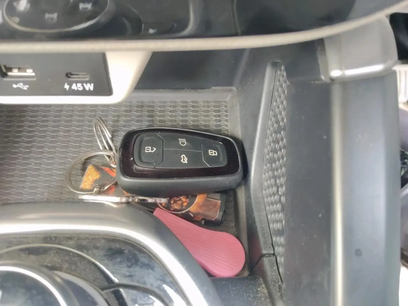2025 Tata Safari PURE PLUS, Diesel, Manual, 19,594 km, interior