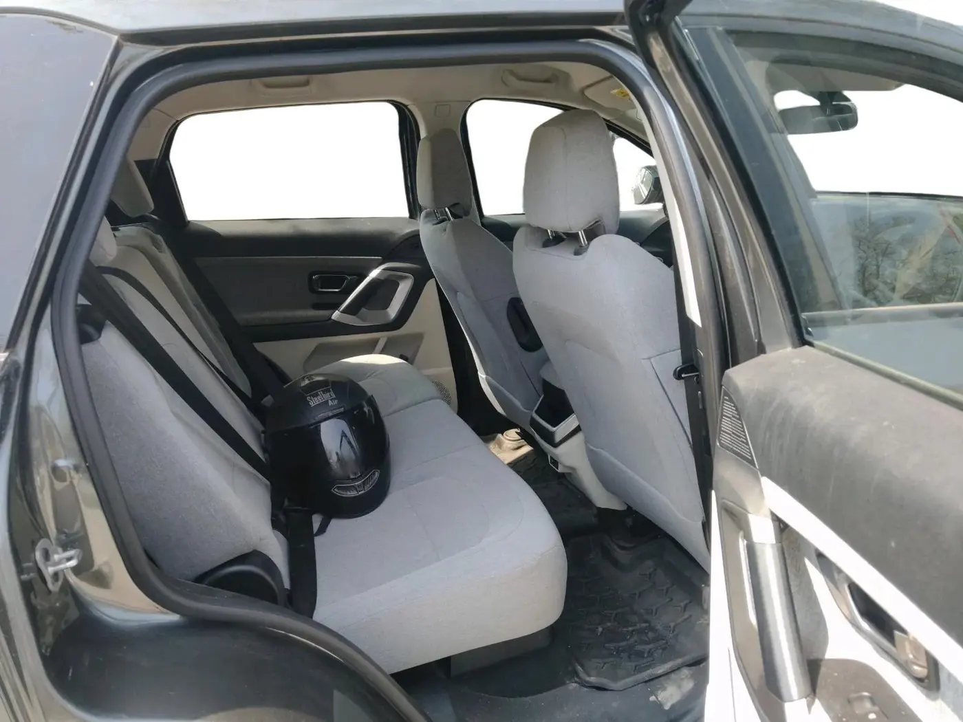 2025 Tata Safari PURE PLUS, Diesel, Manual, 19,594 km, interior