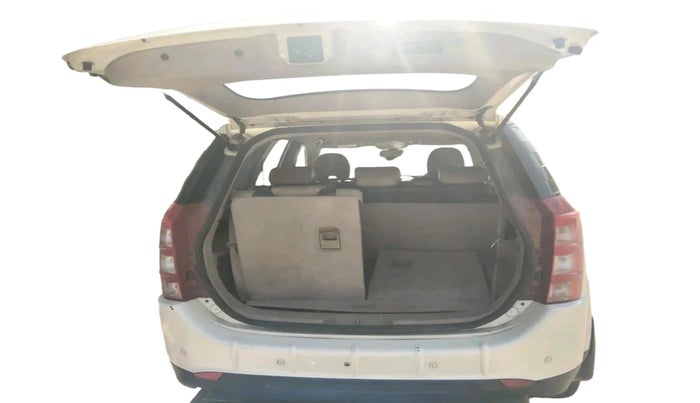 2016 Mahindra XUV500 W6 AT 1.99, Diesel, Automatic, 1,25,678 km, exterior