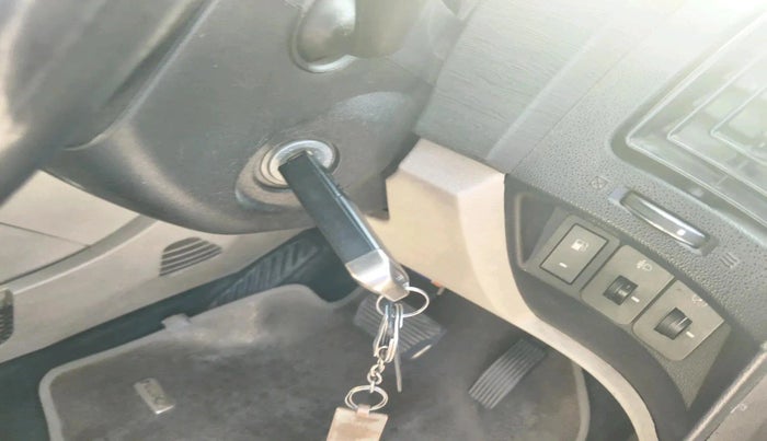 2016 Mahindra XUV500 W6 AT 1.99, Diesel, Automatic, 1,25,678 km, interior