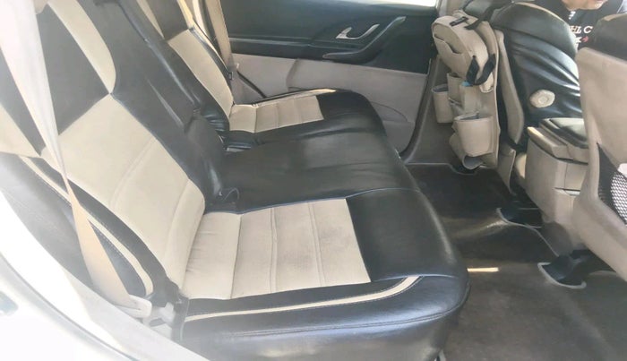 2016 Mahindra XUV500 W6 AT 1.99, Diesel, Automatic, 1,25,678 km, interior