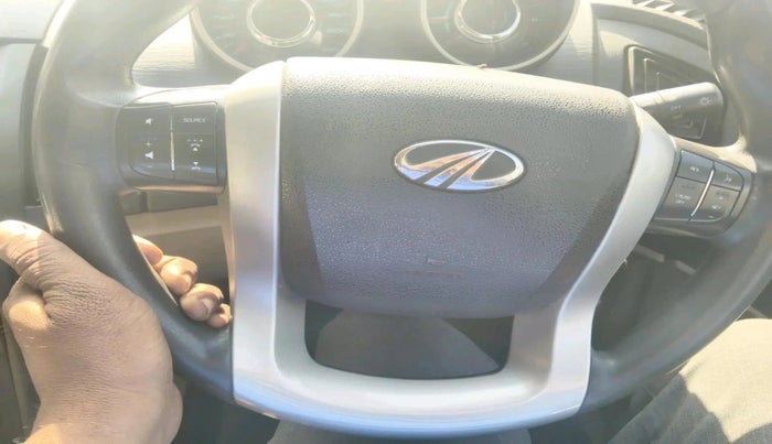 2016 Mahindra XUV500 W6 AT 1.99, Diesel, Automatic, 1,25,678 km, interior