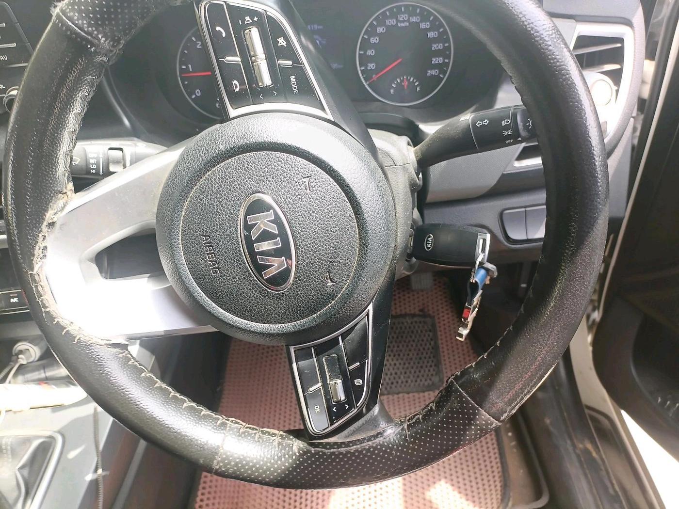 2020 KIA SELTOS HTE 1.5 DIESEL, Diesel, Manual, 1,53,535 km, interior