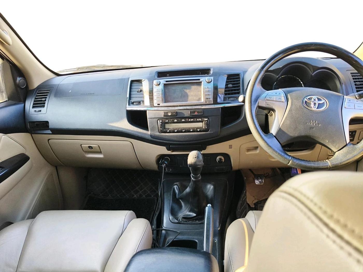 2016 Toyota Fortuner 3.0 4X2 MT, Diesel, Manual, 1,38,232 km, interior