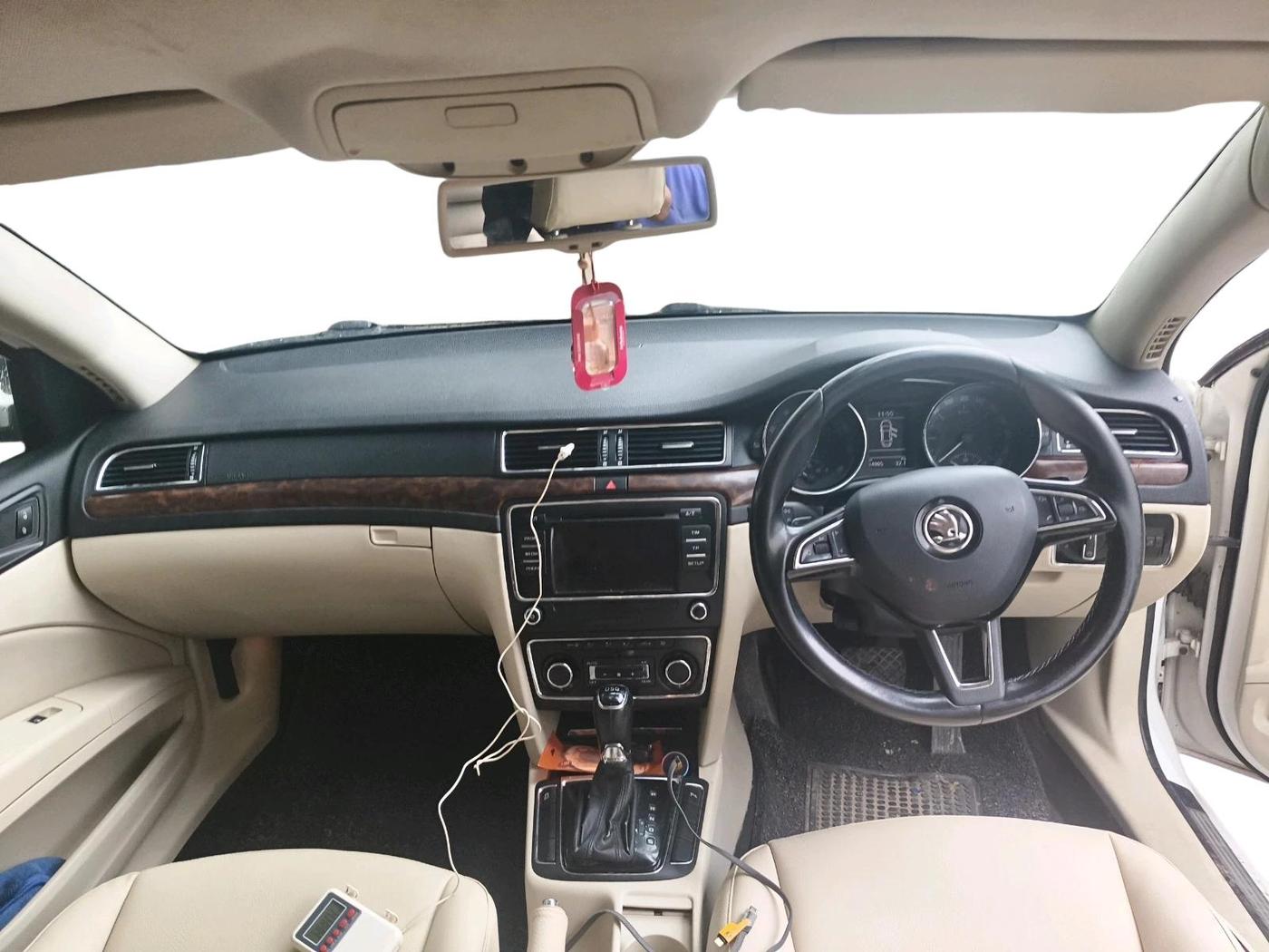 2014 Skoda Superb ELEGANCE 1.8 TSI AT, Petrol, Automatic, 94,906 km, interior