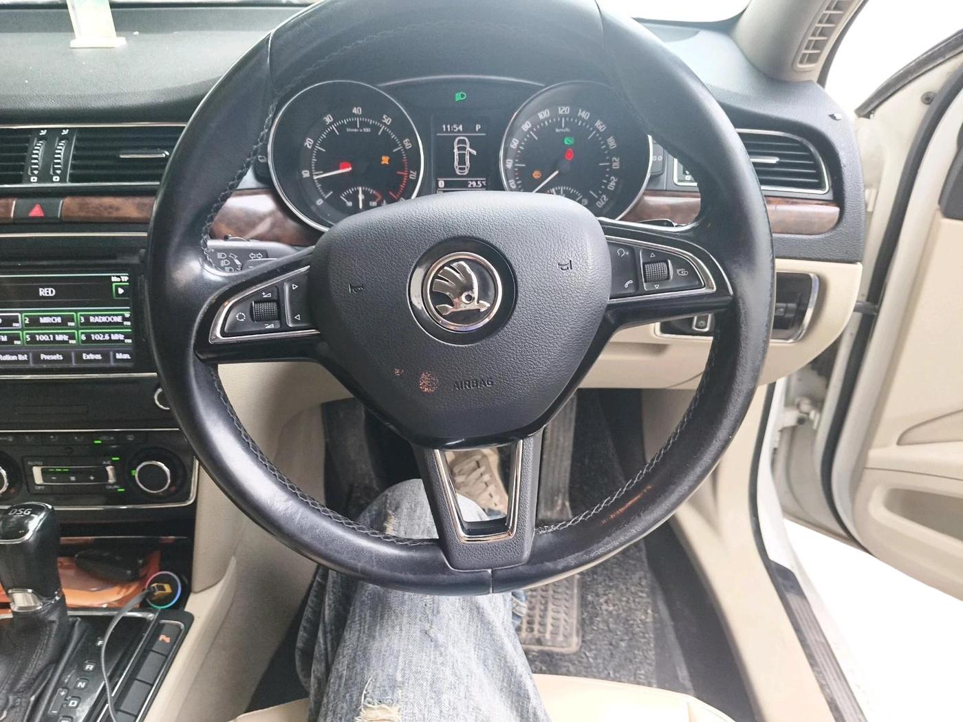 2014 Skoda Superb ELEGANCE 1.8 TSI AT, Petrol, Automatic, 94,906 km, interior