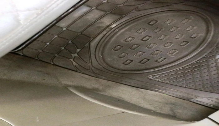 2015 Maruti Swift Dzire LXI, CNG, Manual, 1,55,491 km, interior