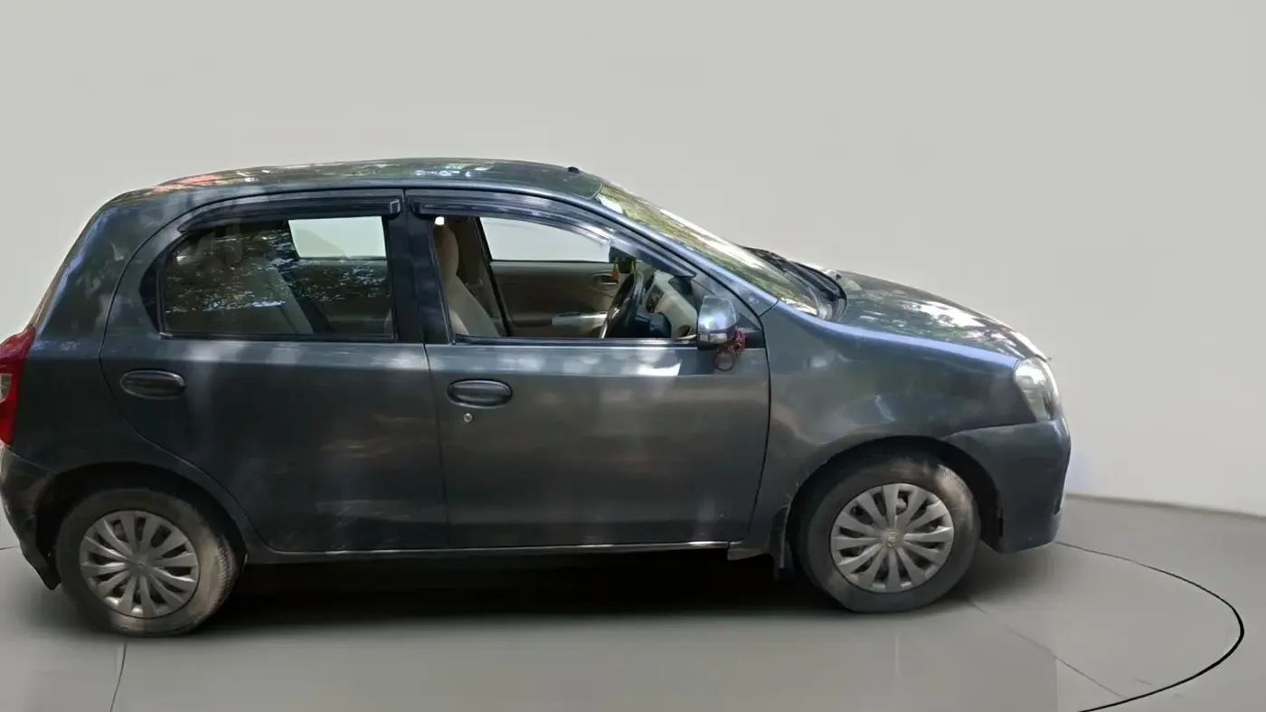 2017 Toyota Etios Liva V, Petrol, Manual, 1,64,154 km, exterior