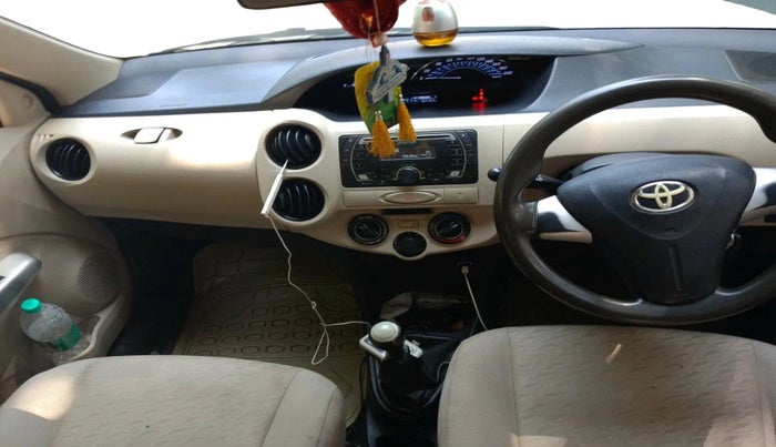 2017 Toyota Etios Liva V, Petrol, Manual, 1,64,154 km, interior