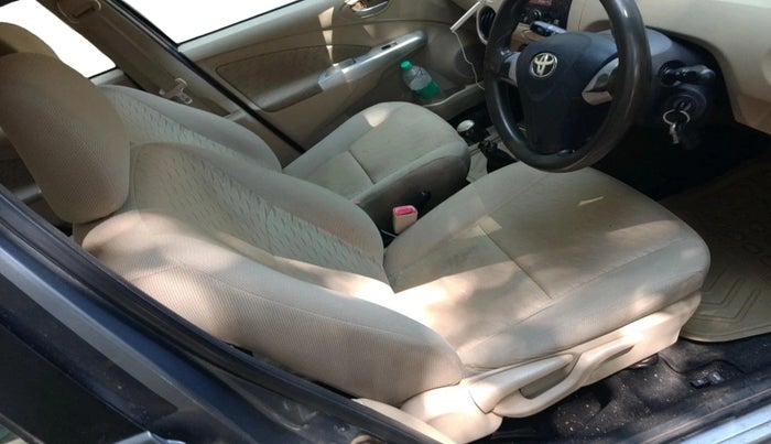 2017 Toyota Etios Liva V, Petrol, Manual, 1,64,154 km, interior