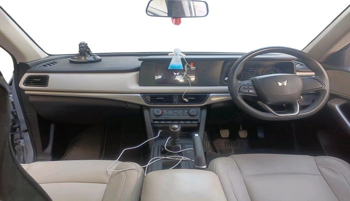 2024 Mahindra XUV700 MX P MT 5 STR, Petrol, Manual, 17,514 km, interior