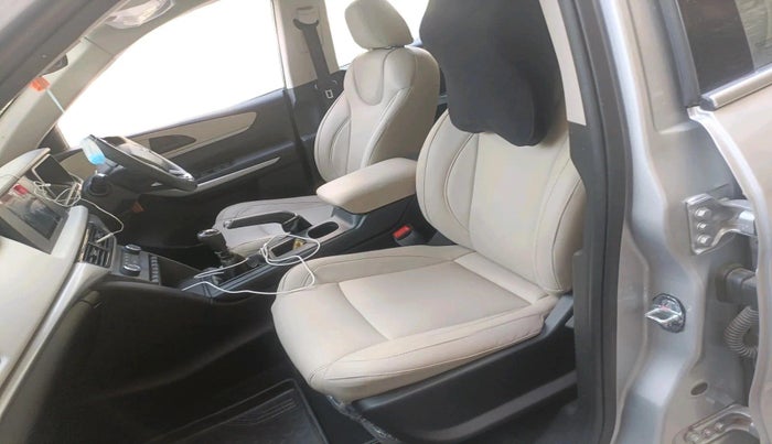 2024 Mahindra XUV700 MX P MT 5 STR, Petrol, Manual, 17,514 km, interior