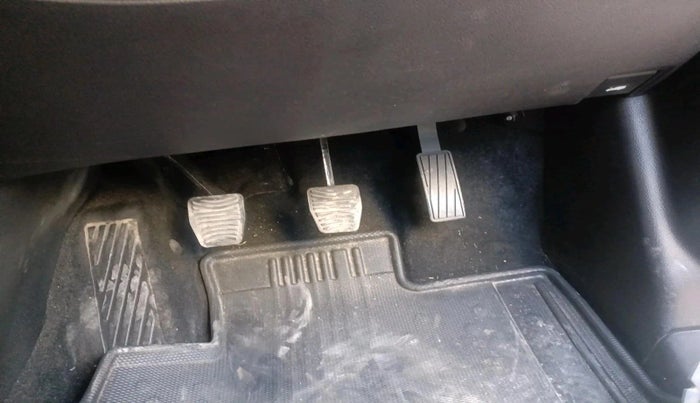 2024 Mahindra XUV700 MX P MT 5 STR, Petrol, Manual, 17,514 km, interior