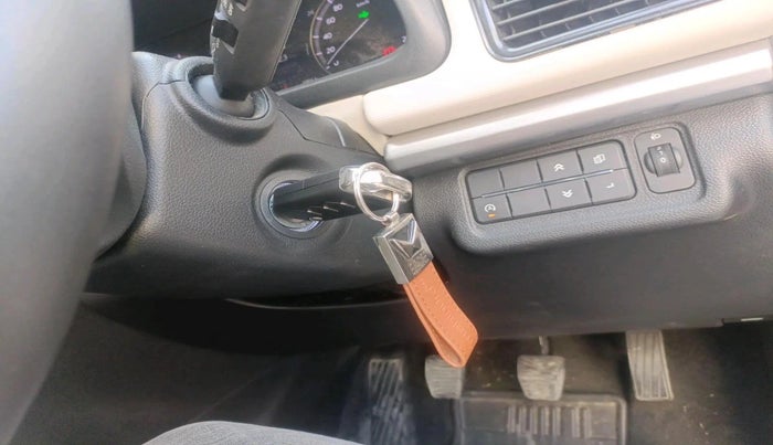 2024 Mahindra XUV700 MX P MT 5 STR, Petrol, Manual, 17,514 km, interior